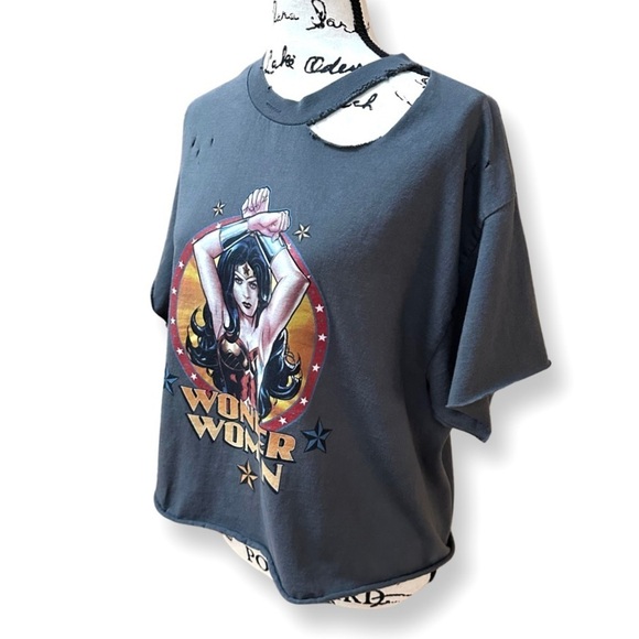 SOLD WONDER WOMAN ALSTYLE Apparel Distressed Cotton Top L - Picture 2 of 7
